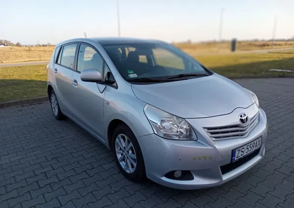 toyota szczecin Toyota Verso cena 19000 przebieg: 284000, rok produkcji 2010 z Szczecin